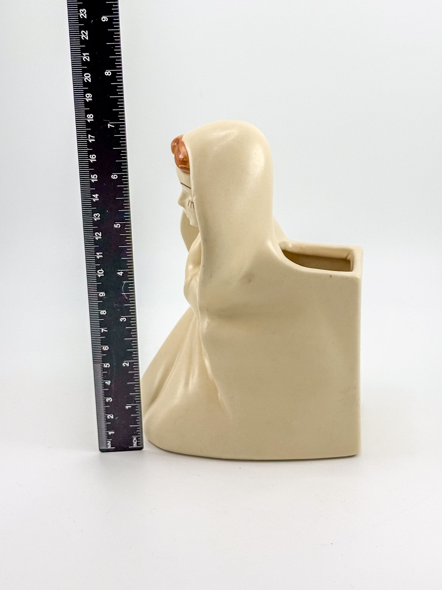 Vintage Hull USA #25 Madonna Virgin Mary Ceramic Planter in Ivory Matte Glaze, 1940s–50s