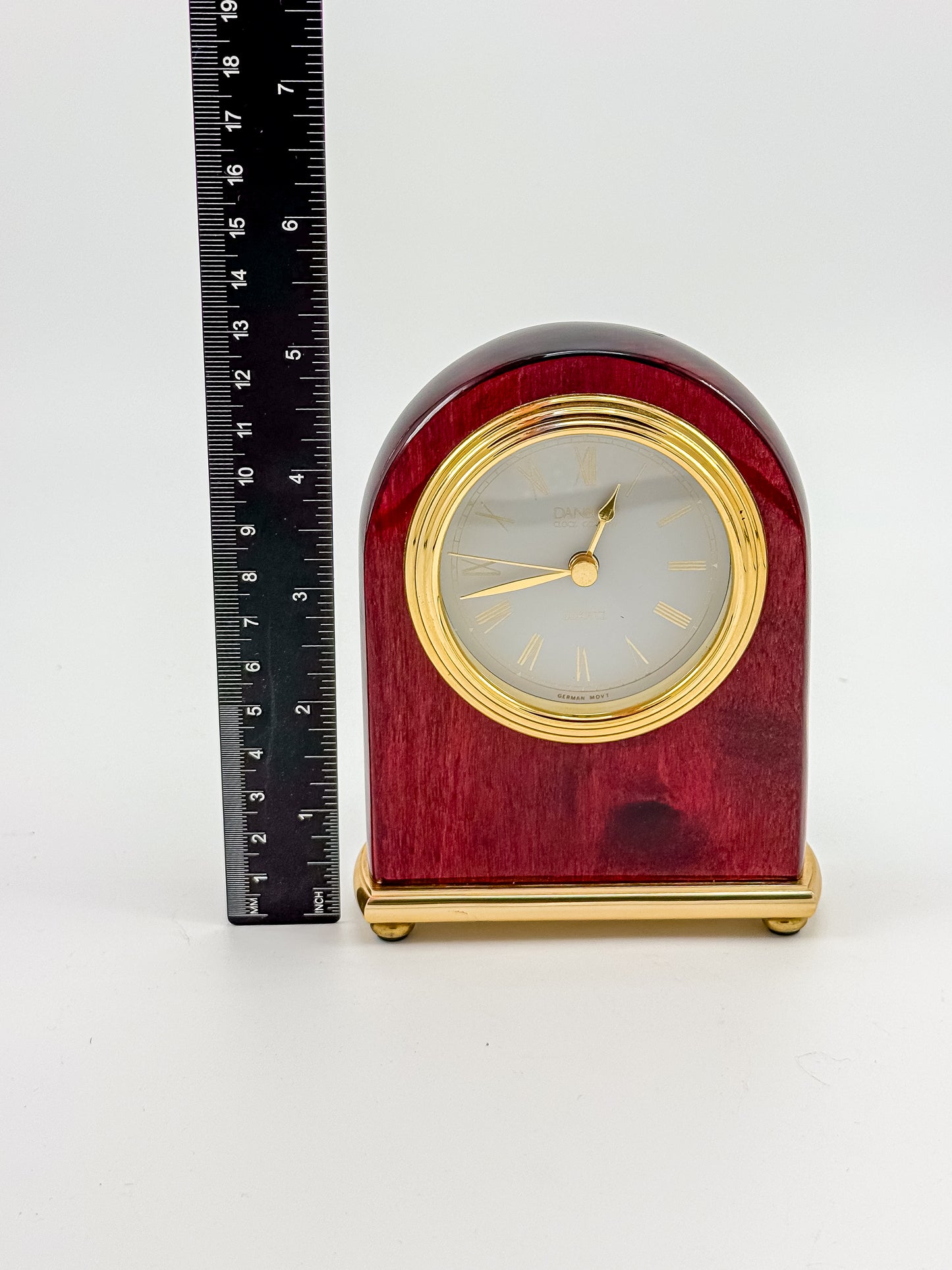 Vintage Danbury Mahogany Arch Desk Clock — Quartz, Gold-Tone Brass Base