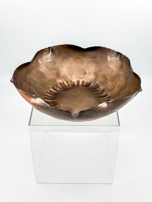 Craftsman Co. Hand-Hammered Copper Bowl with Scalloped Rim, Arts and Crafts Movement, No. 885