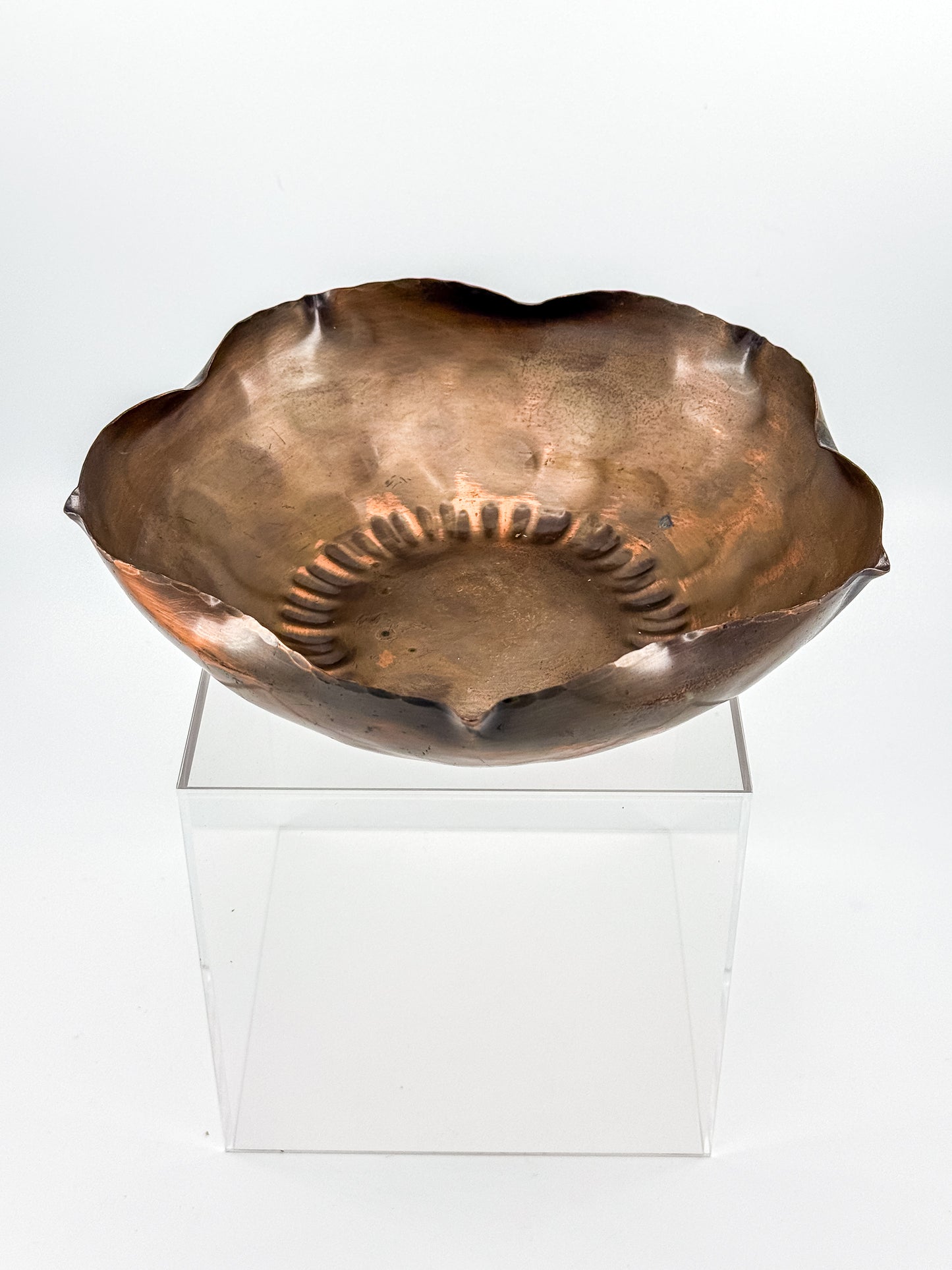 Craftsman Co. Hand-Hammered Copper Bowl with Scalloped Rim, Arts and Crafts Movement, No. 885