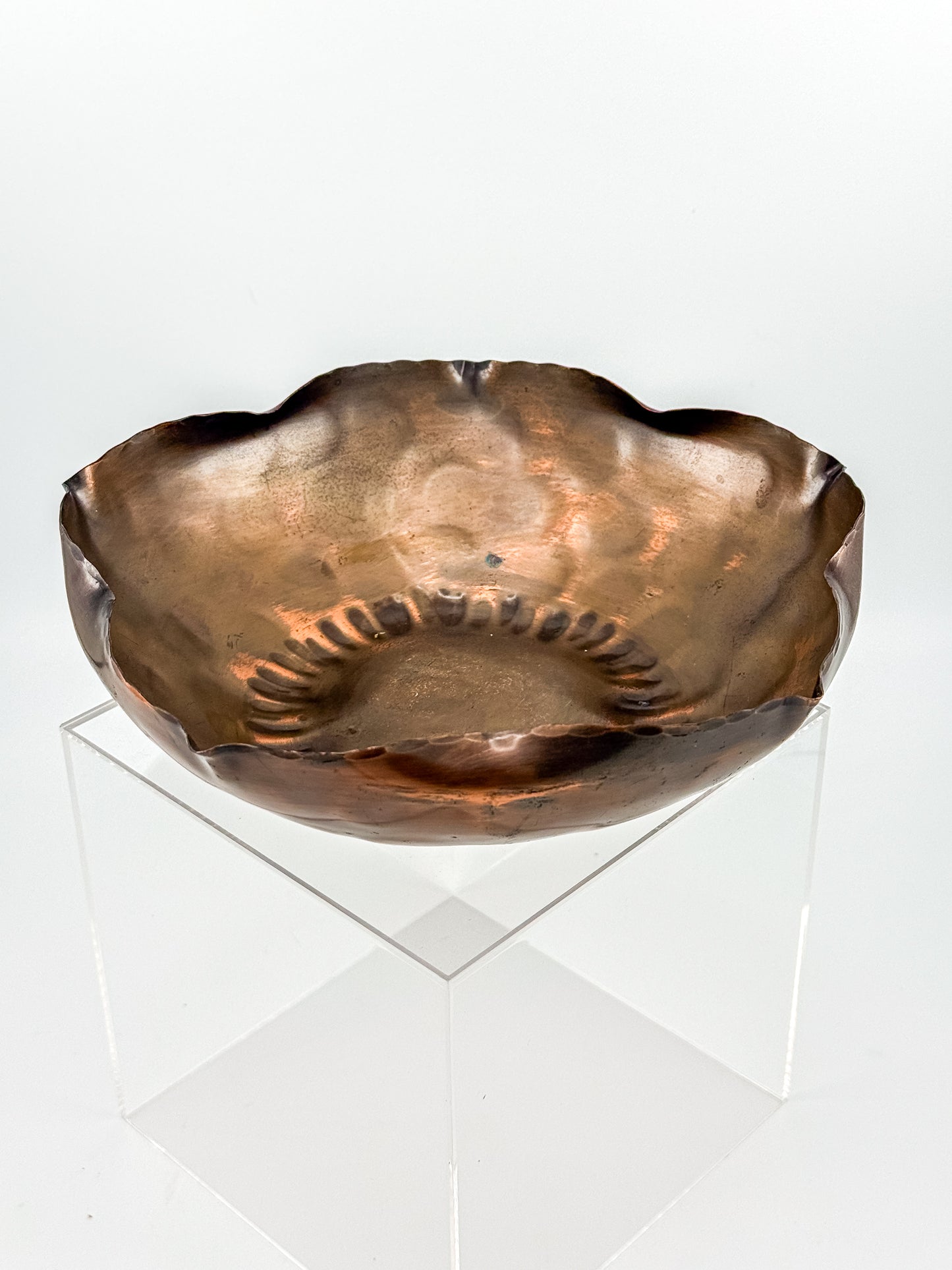 Craftsman Co. Hand-Hammered Copper Bowl with Scalloped Rim, Arts and Crafts Movement, No. 885