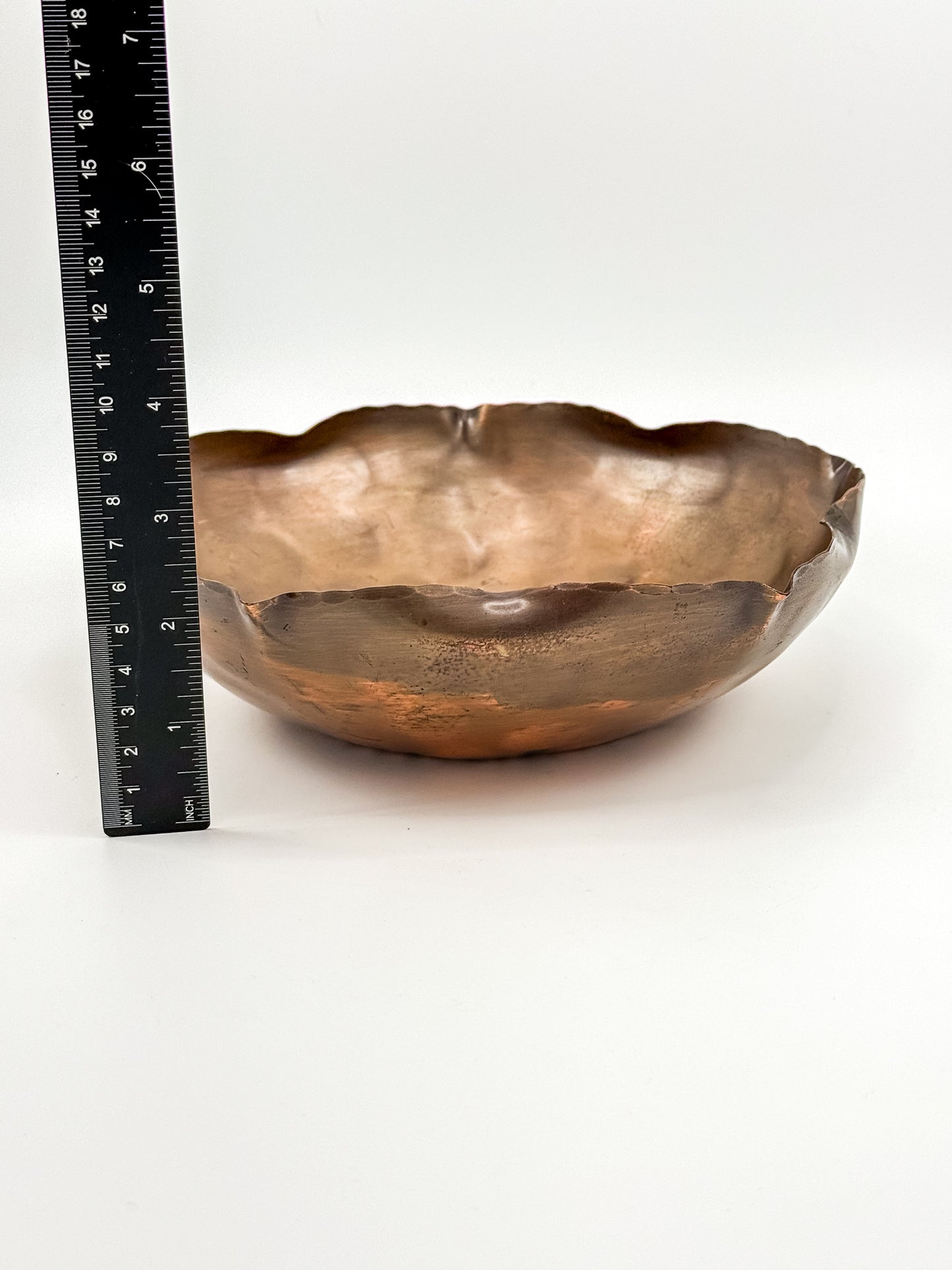 Craftsman Co. Hand-Hammered Copper Bowl with Scalloped Rim, Arts and Crafts Movement, No. 885