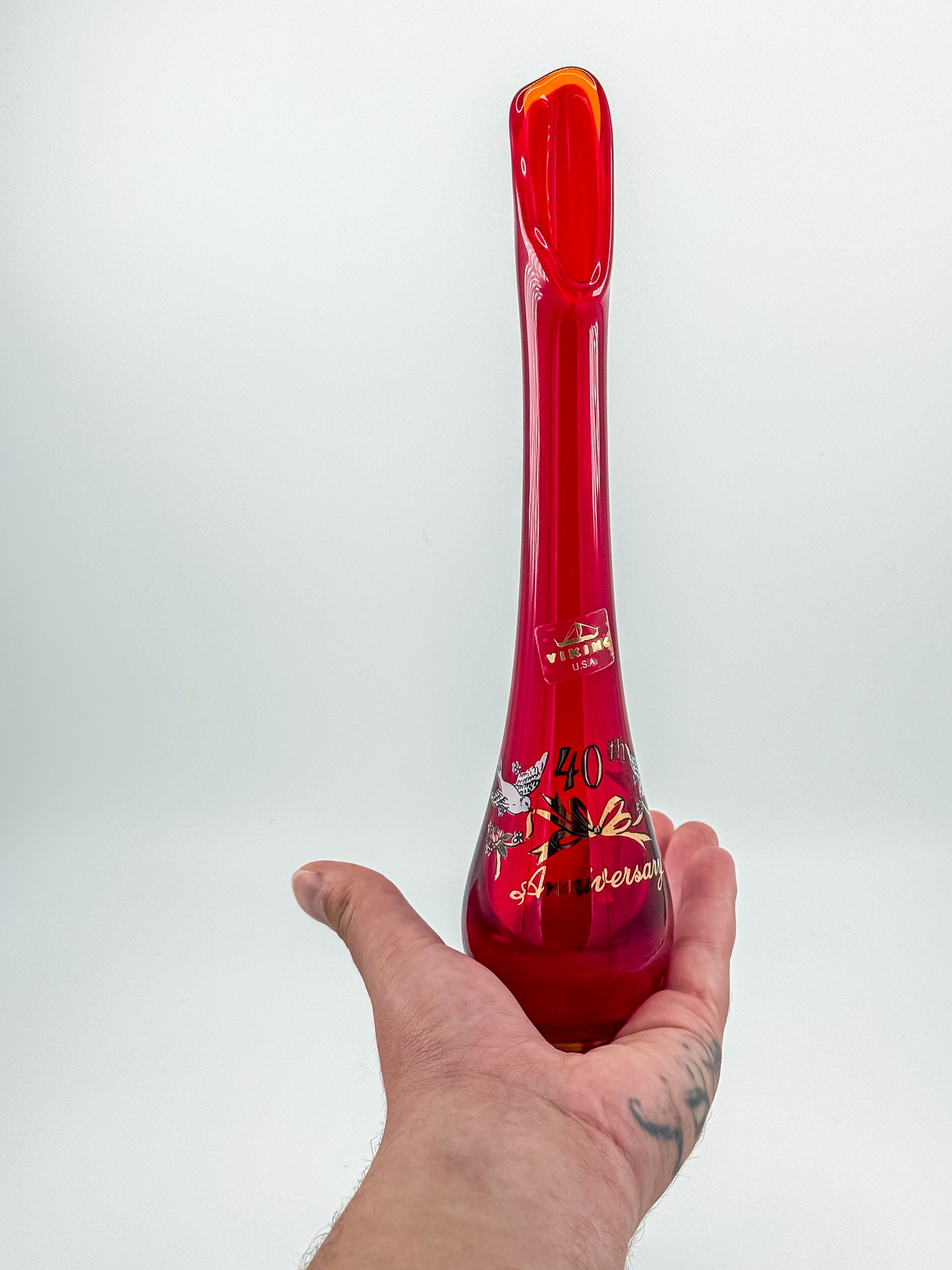 Viking Glass Amberina Swung Bud Vase with 40th Anniversary Doves Decoration, Made in USA
