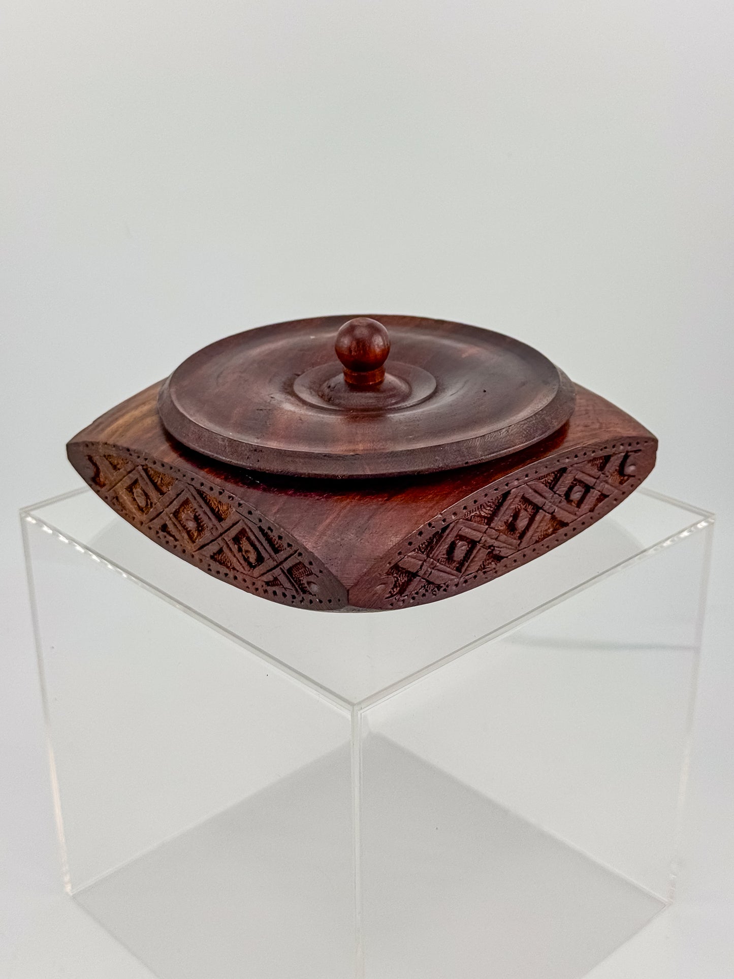 Vintage Hand-Carved Sheesham Wood Lidded Box with Geometric Diamond Border