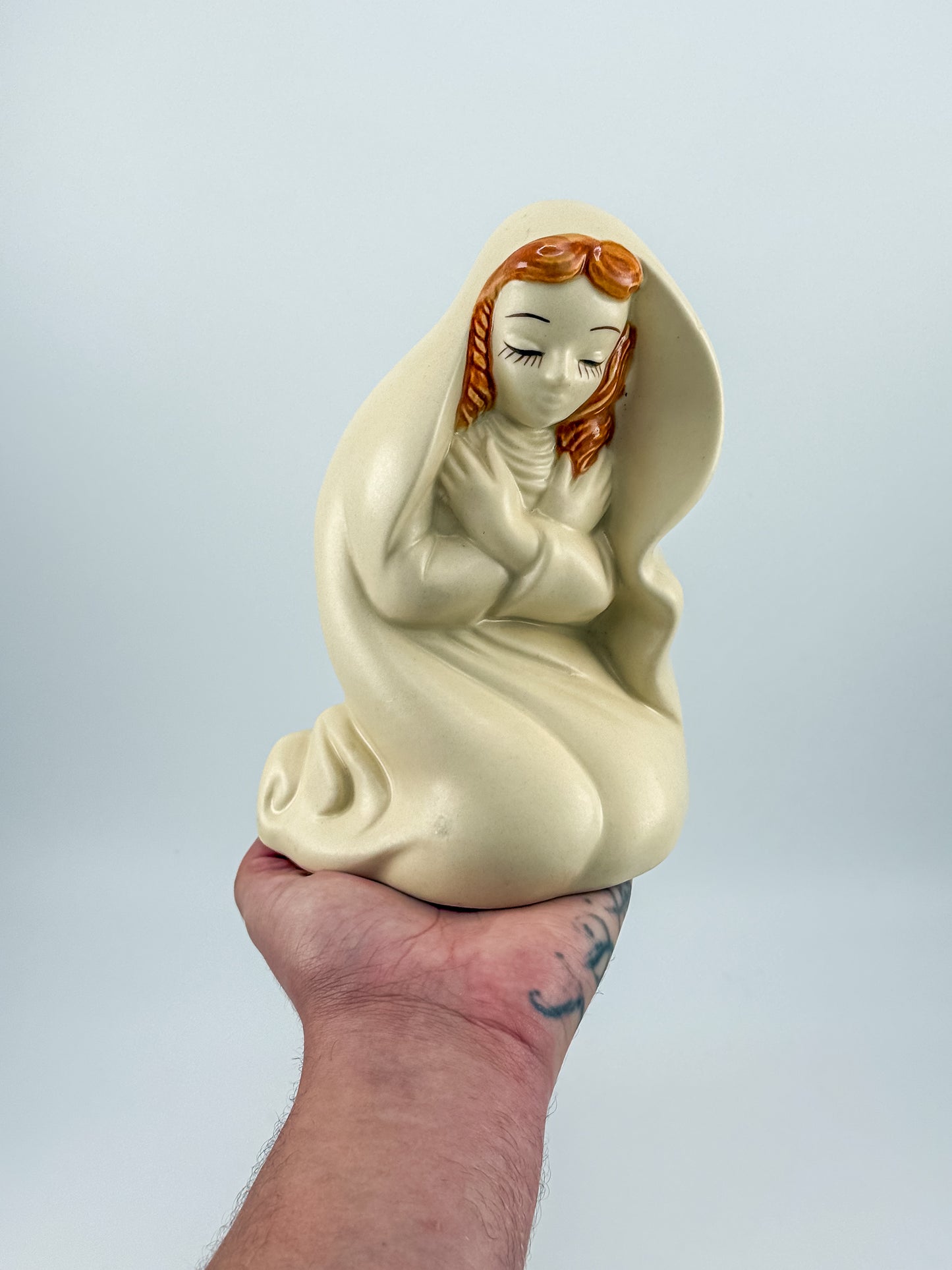Vintage Hull USA #25 Madonna Virgin Mary Ceramic Planter in Ivory Matte Glaze, 1940s–50s