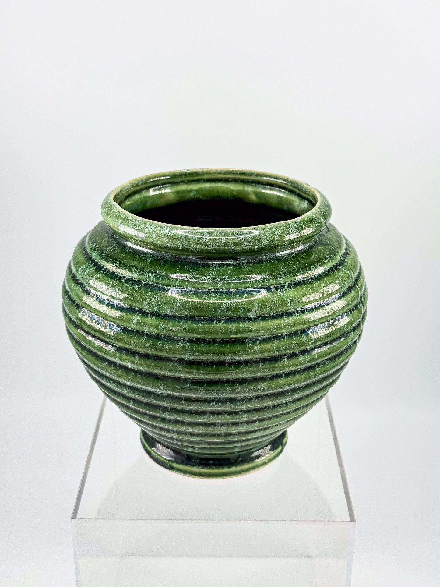 Vintage Hull Pottery Green Ribbed Beehive Urn Vase No. 419, Mid Century USA Ceramic Planter