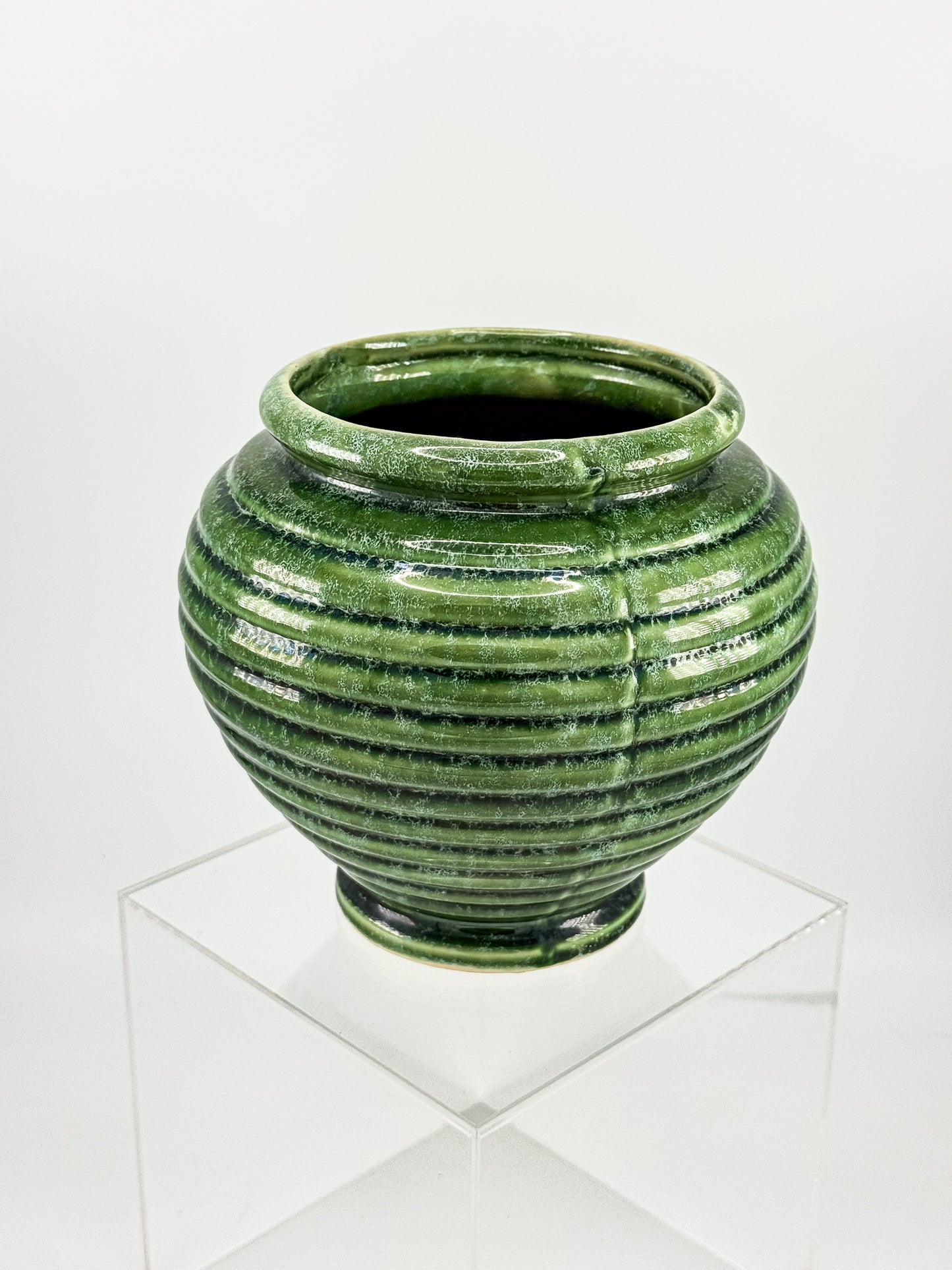 Vintage Hull Pottery Green Ribbed Beehive Urn Vase No. 419, Mid Century USA Ceramic Planter