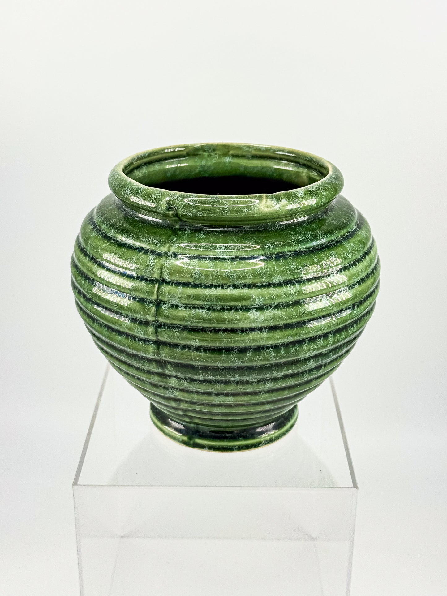 Vintage Hull Pottery Green Ribbed Beehive Urn Vase No. 419, Mid Century USA Ceramic Planter
