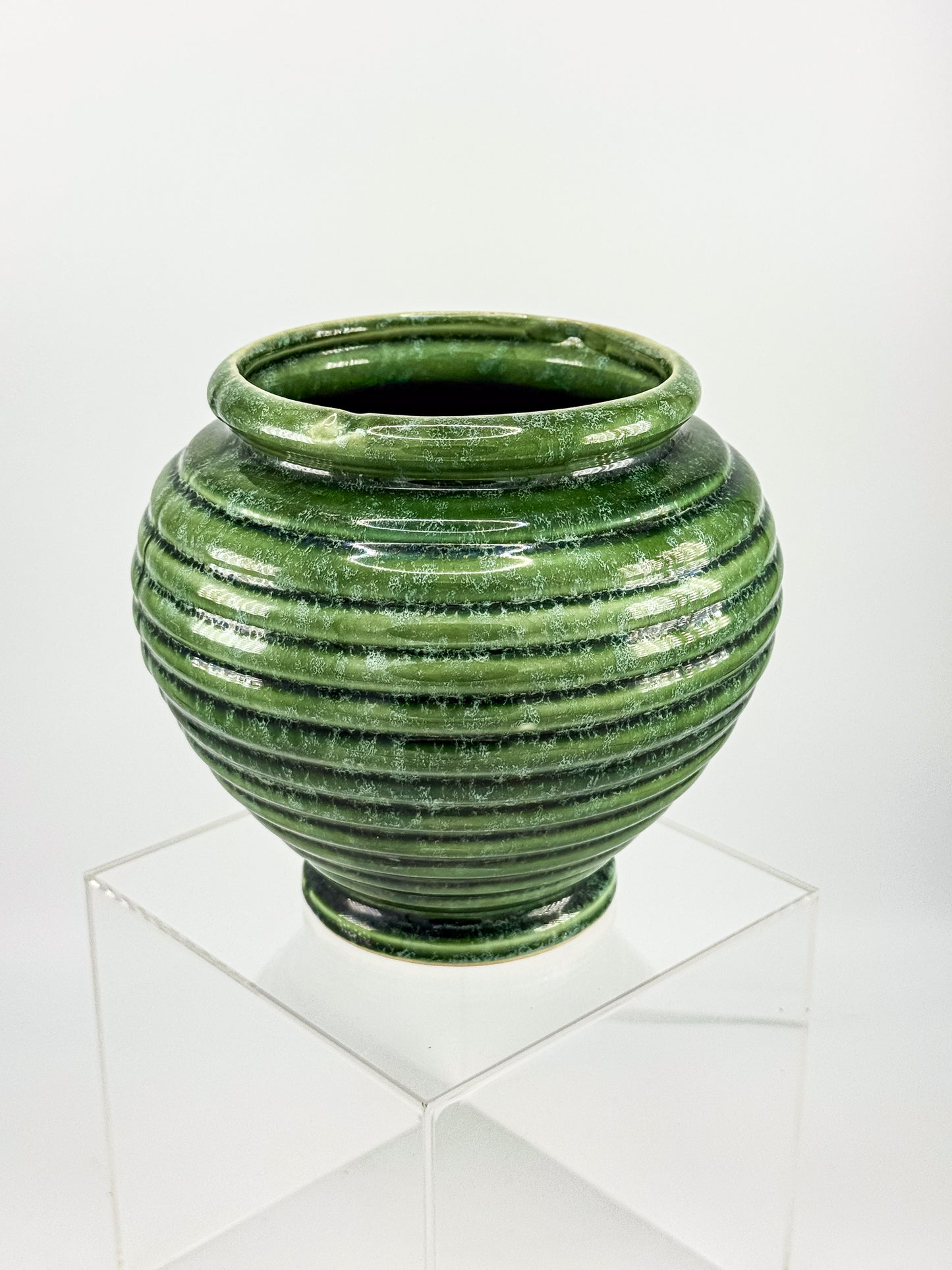 Vintage Hull Pottery Green Ribbed Beehive Urn Vase No. 419, Mid Century USA Ceramic Planter
