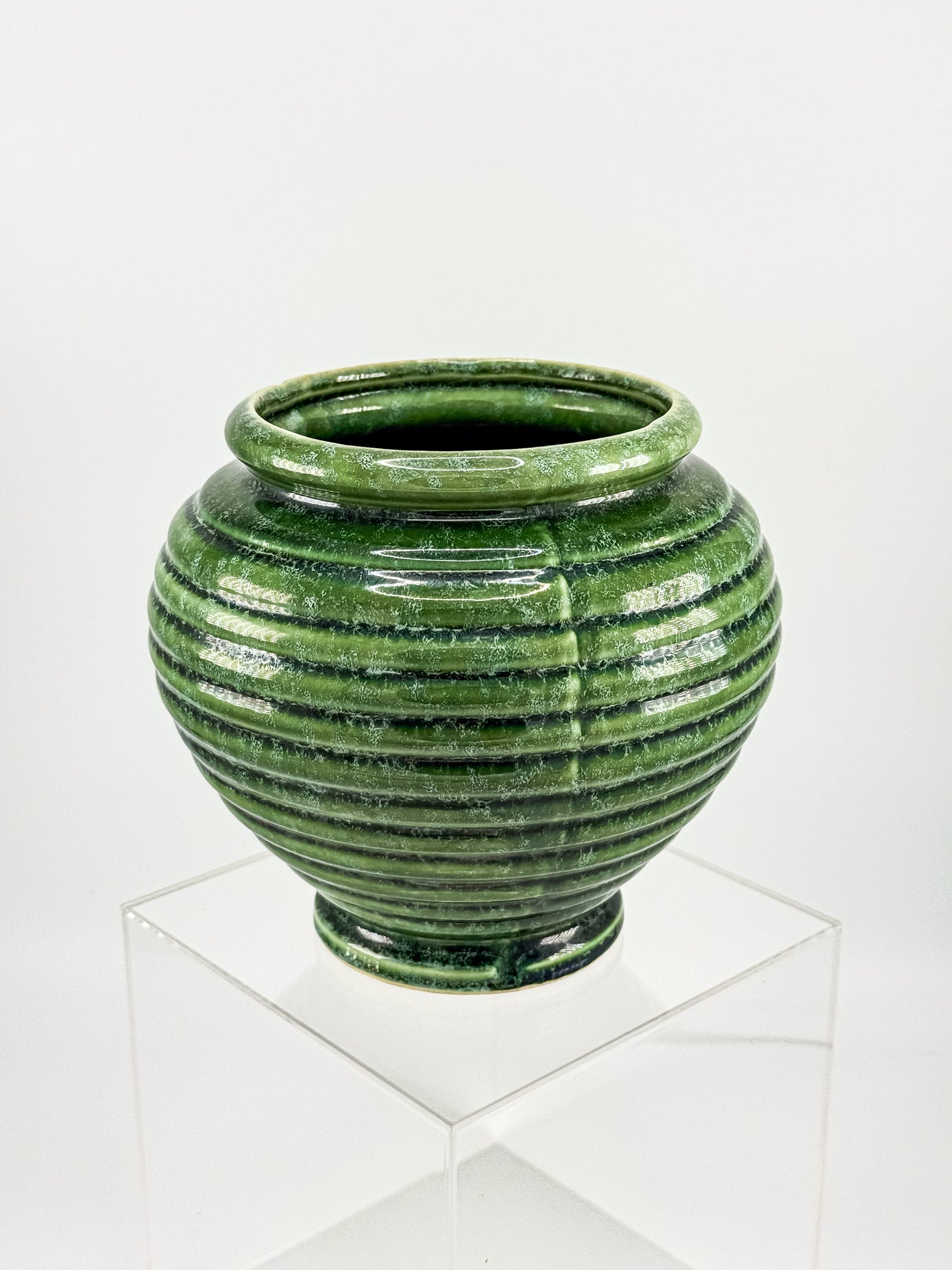 Vintage Hull Pottery Green Ribbed Beehive Urn Vase No. 419, Mid Century USA Ceramic Planter