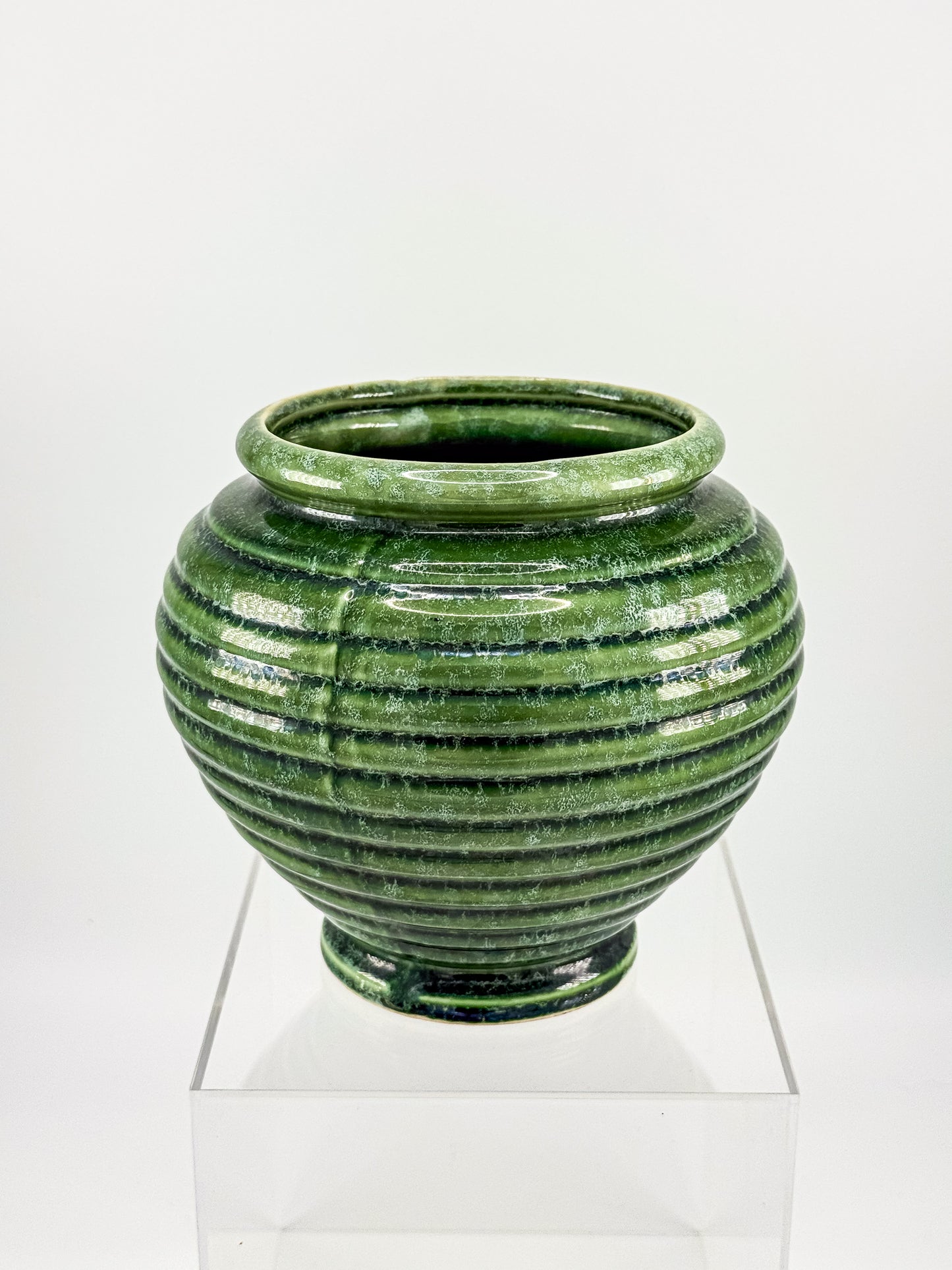 Vintage Hull Pottery Green Ribbed Beehive Urn Vase No. 419, Mid Century USA Ceramic Planter