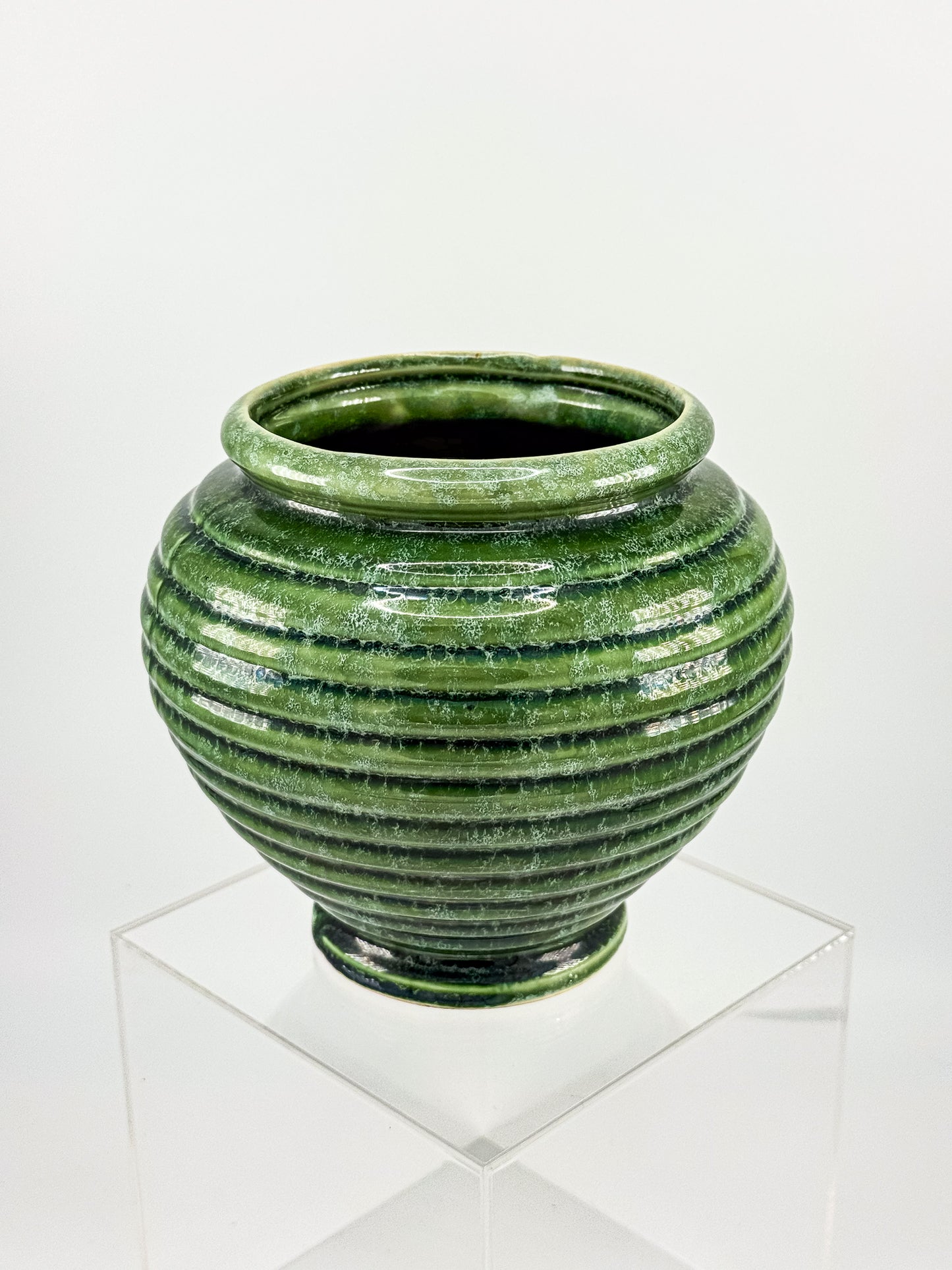 Vintage Hull Pottery Green Ribbed Beehive Urn Vase No. 419, Mid Century USA Ceramic Planter