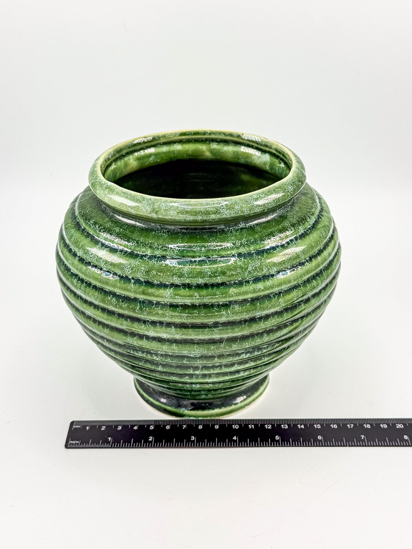 Vintage Hull Pottery Green Ribbed Beehive Urn Vase No. 419, Mid Century USA Ceramic Planter