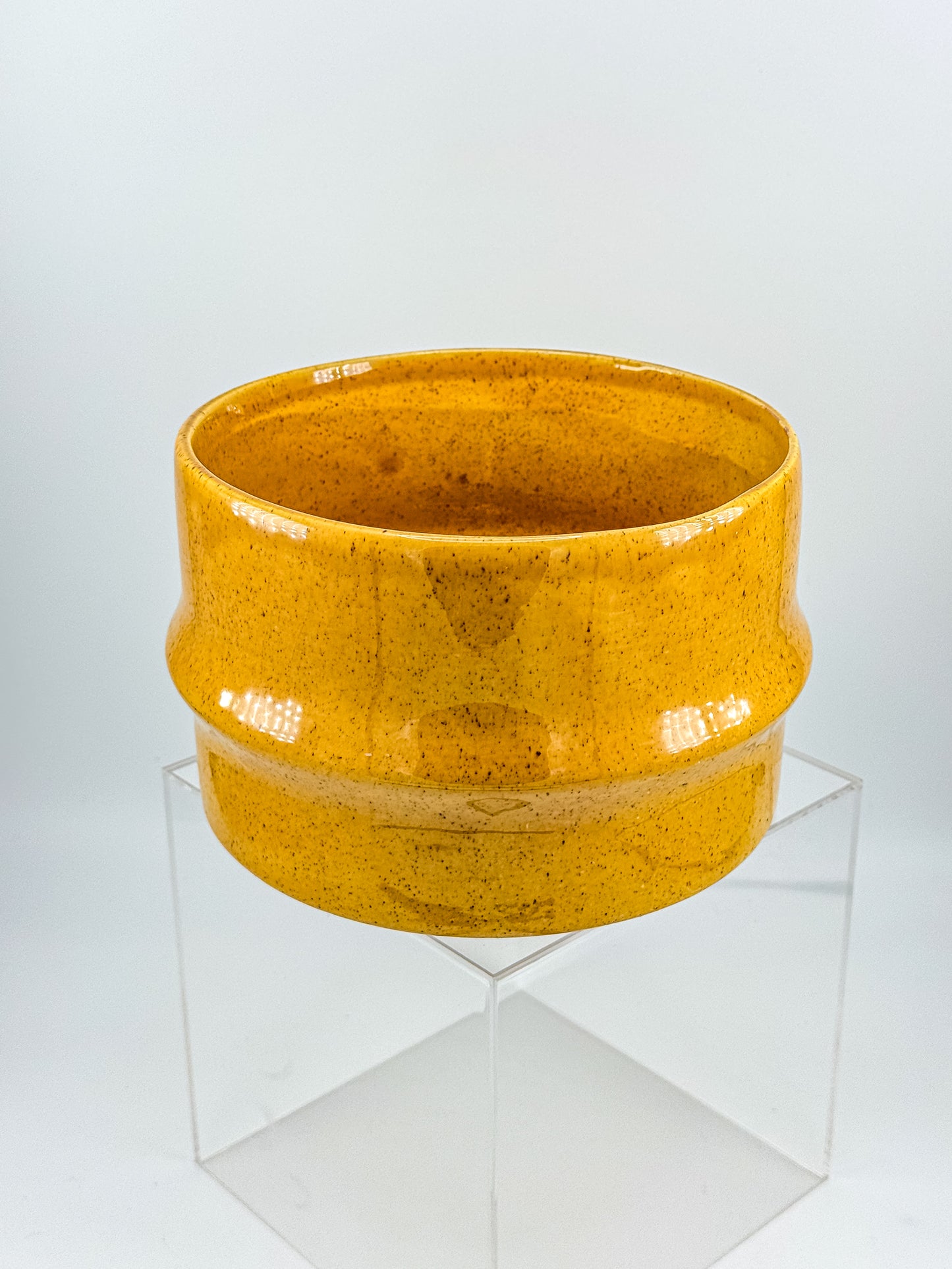 Haeger Pottery No. 66 Golden Mustard Amber Speckle Glaze Cylindrical Planter, Mid Century USA Ceramic