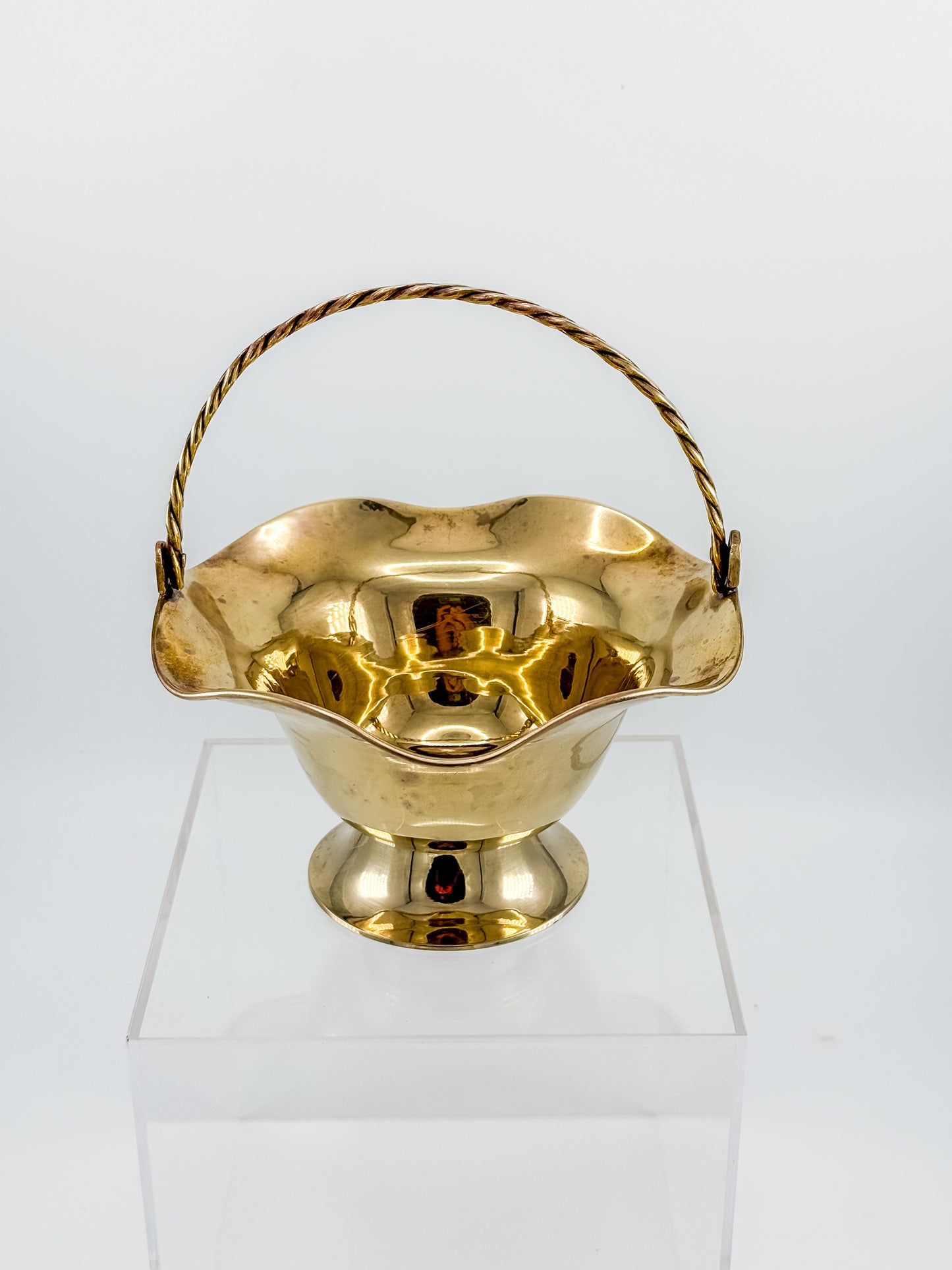 Vintage Polished Brass Basket with Twisted Rope Handle and Ruffled Scalloped Rim on Pedestal Base