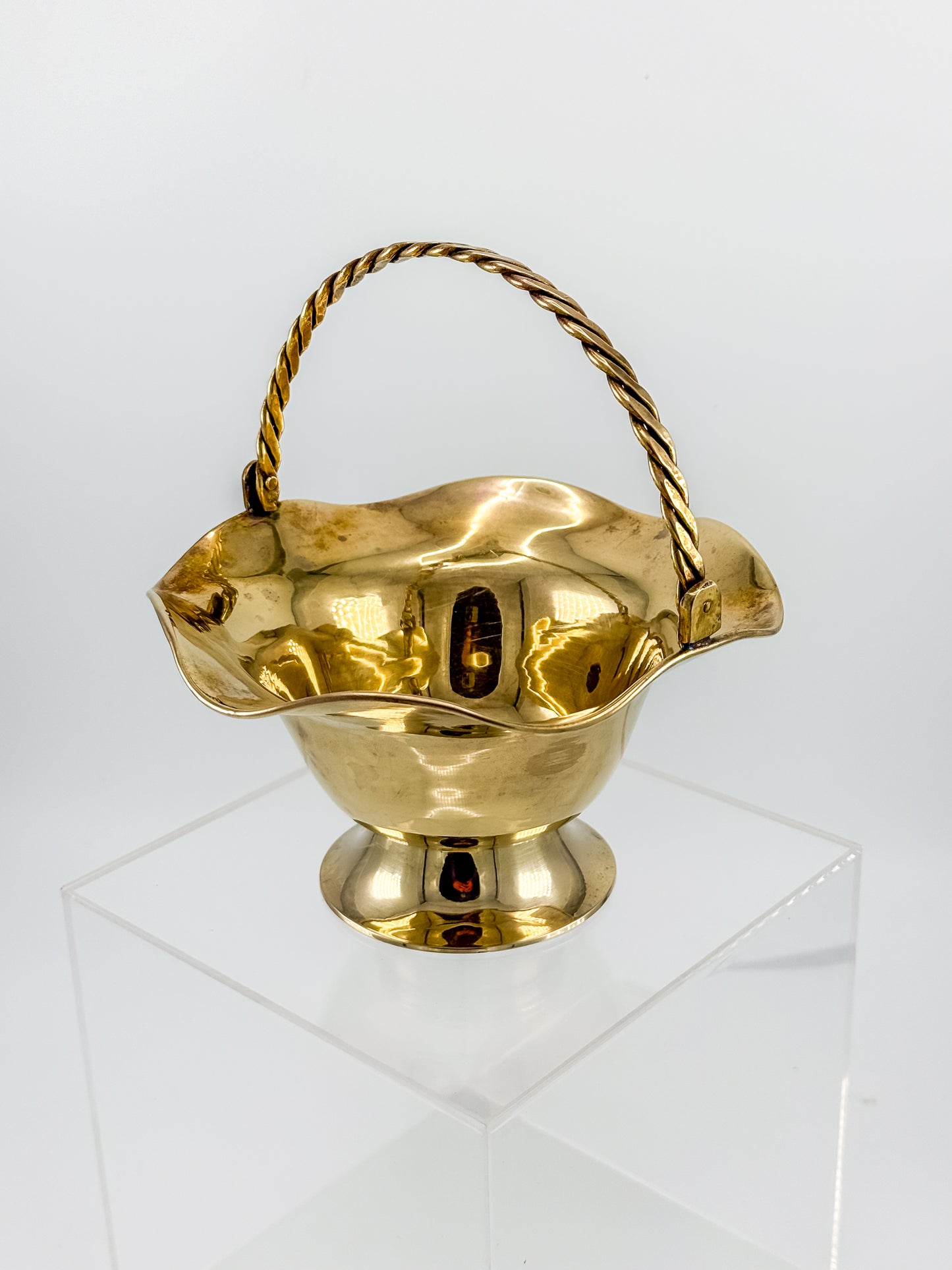 Vintage Polished Brass Basket with Twisted Rope Handle and Ruffled Scalloped Rim on Pedestal Base