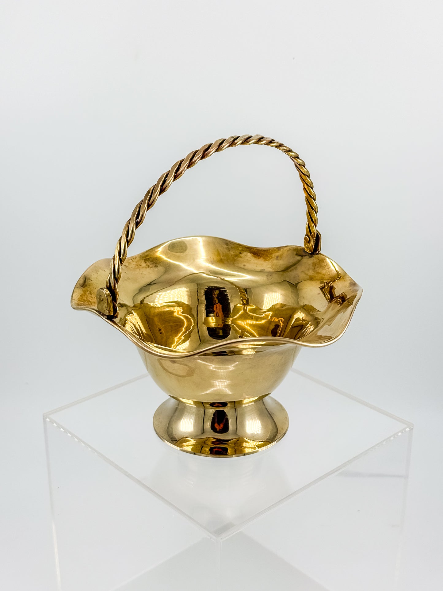 Vintage Polished Brass Basket with Twisted Rope Handle and Ruffled Scalloped Rim on Pedestal Base