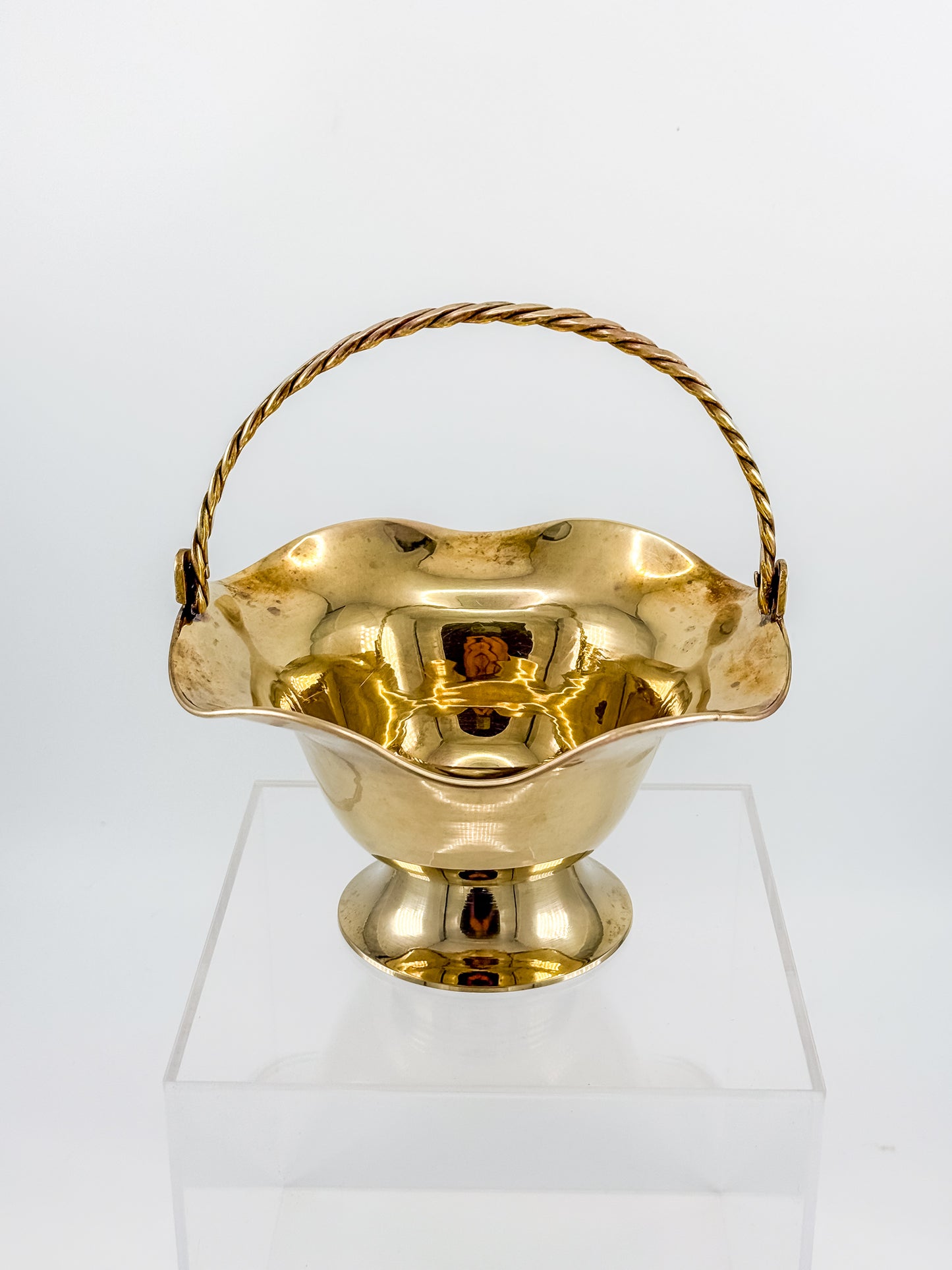 Vintage Polished Brass Basket with Twisted Rope Handle and Ruffled Scalloped Rim on Pedestal Base