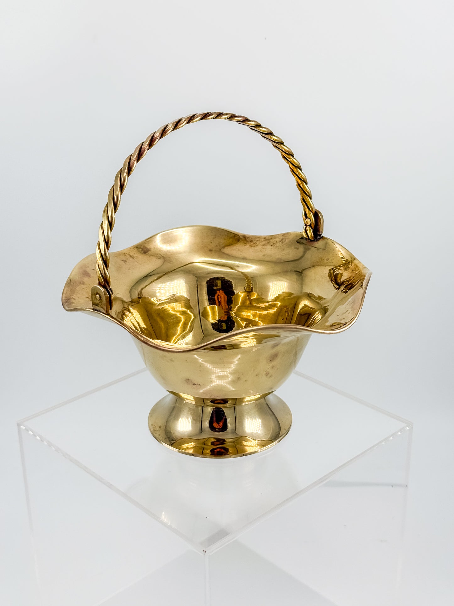 Vintage Polished Brass Basket with Twisted Rope Handle and Ruffled Scalloped Rim on Pedestal Base
