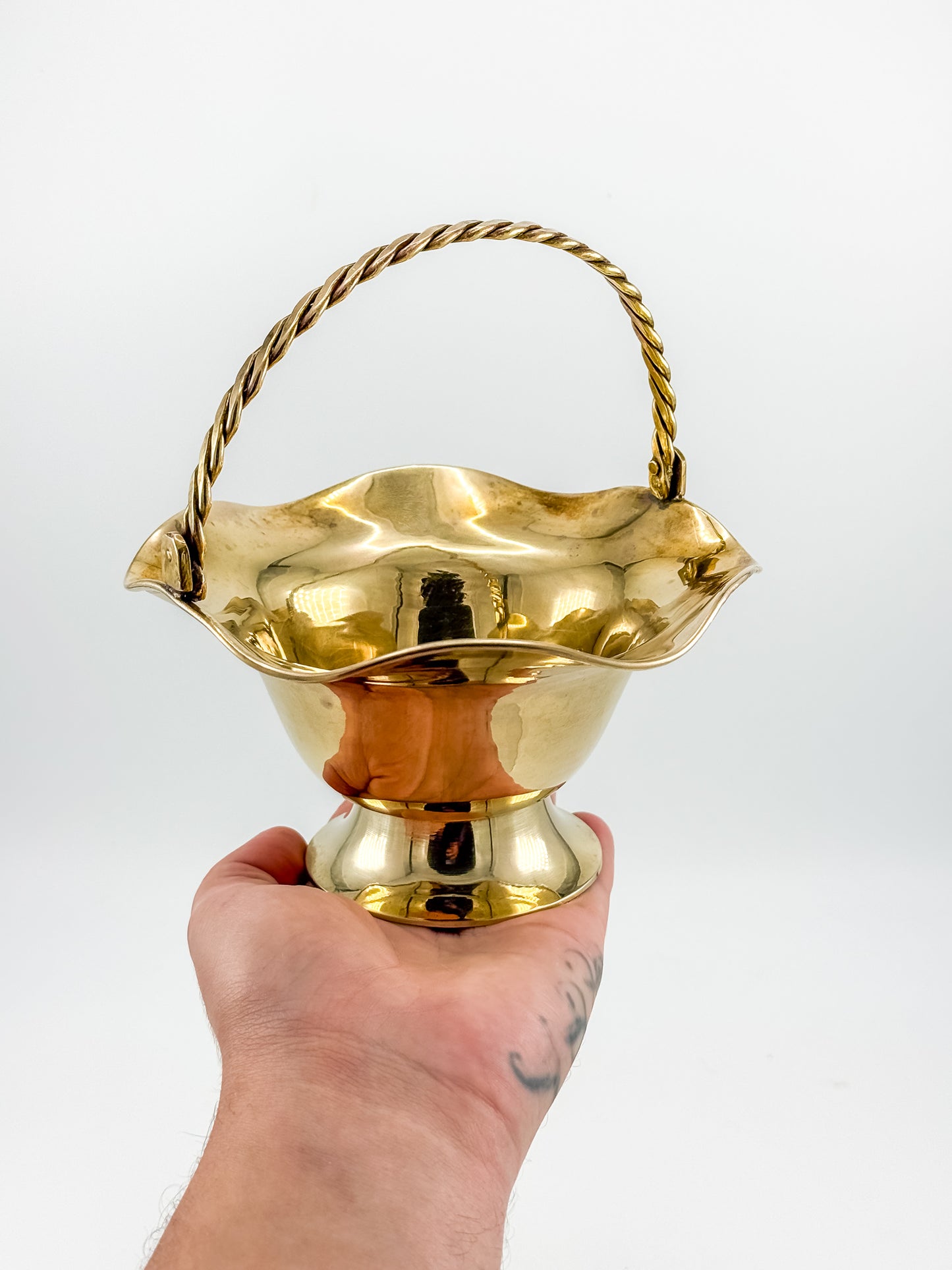 Vintage Polished Brass Basket with Twisted Rope Handle and Ruffled Scalloped Rim on Pedestal Base