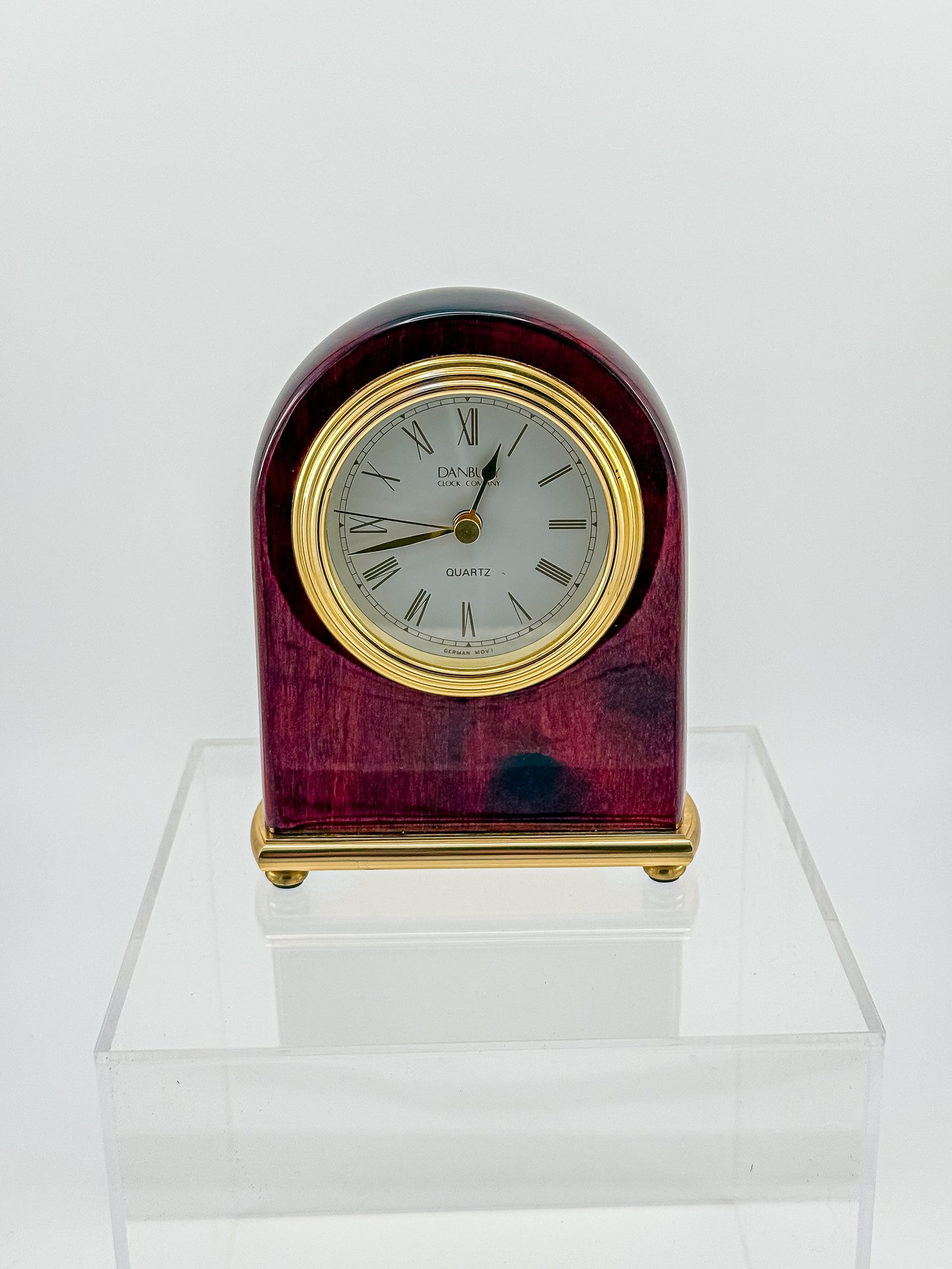 Vintage Danbury Mahogany Arch Desk Clock — Quartz, Gold-Tone Brass Base