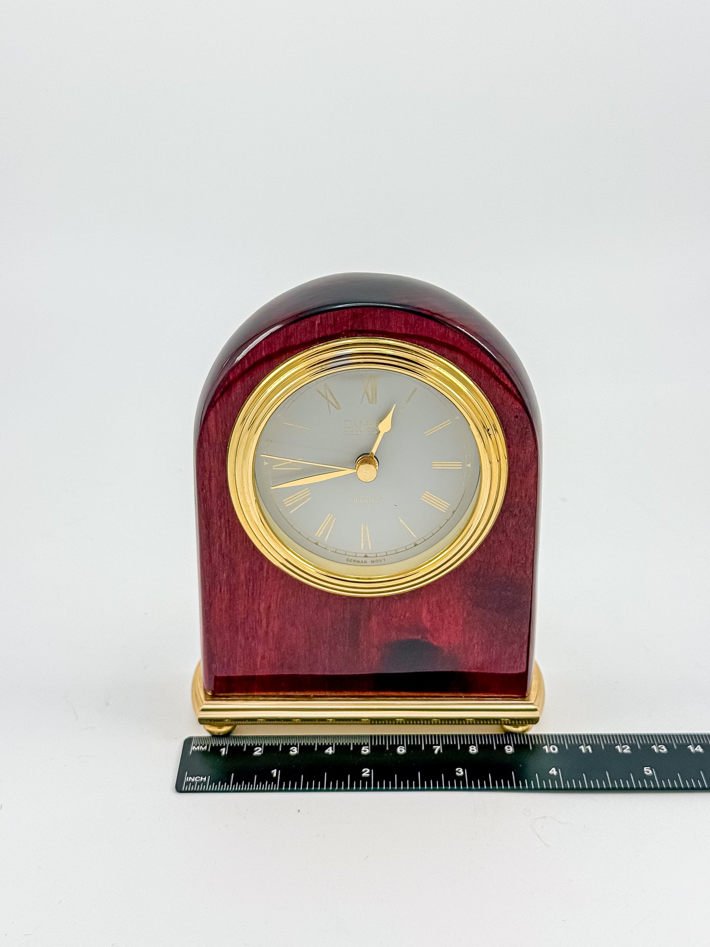 Vintage Danbury Mahogany Arch Desk Clock — Quartz, Gold-Tone Brass Base