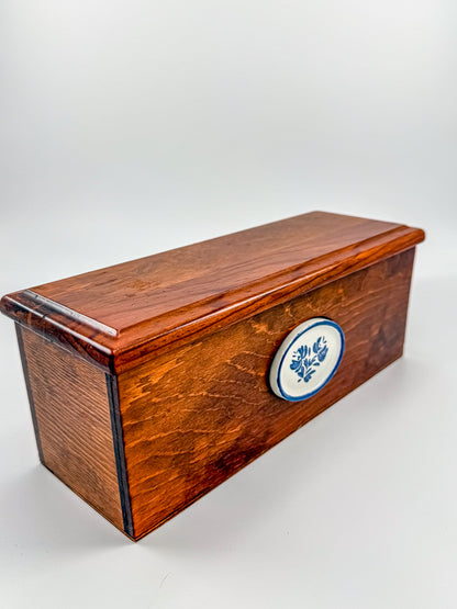 Vintage Pfaltzgraff Yorktowne Wood Double Recipe Box with Ceramic Medallion