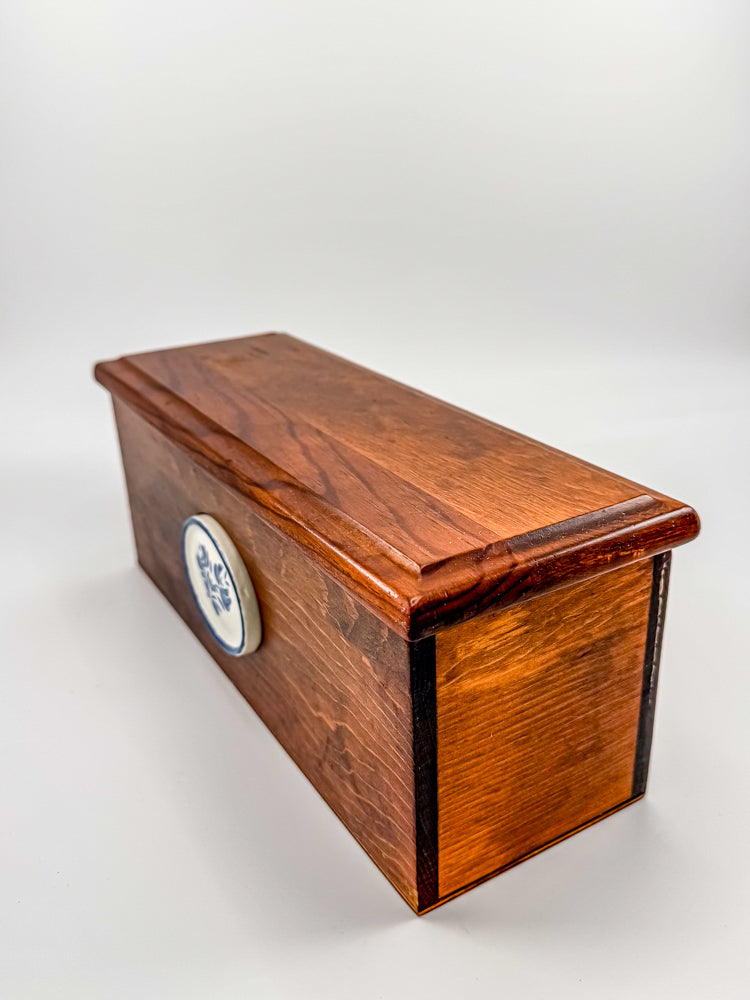 Vintage Pfaltzgraff Yorktowne Wood Double Recipe Box with Ceramic Medallion