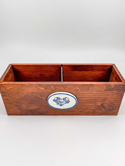 Vintage Pfaltzgraff Yorktowne Wood Double Recipe Box with Ceramic Medallion