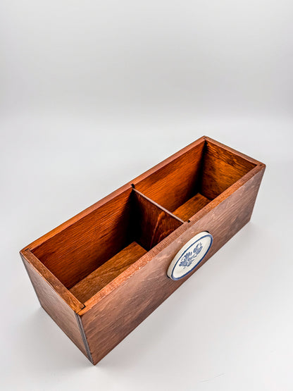 Vintage Pfaltzgraff Yorktowne Wood Double Recipe Box with Ceramic Medallion