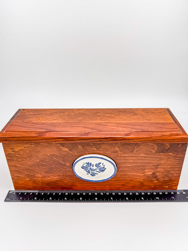 Vintage Pfaltzgraff Yorktowne Wood Double Recipe Box with Ceramic Medallion