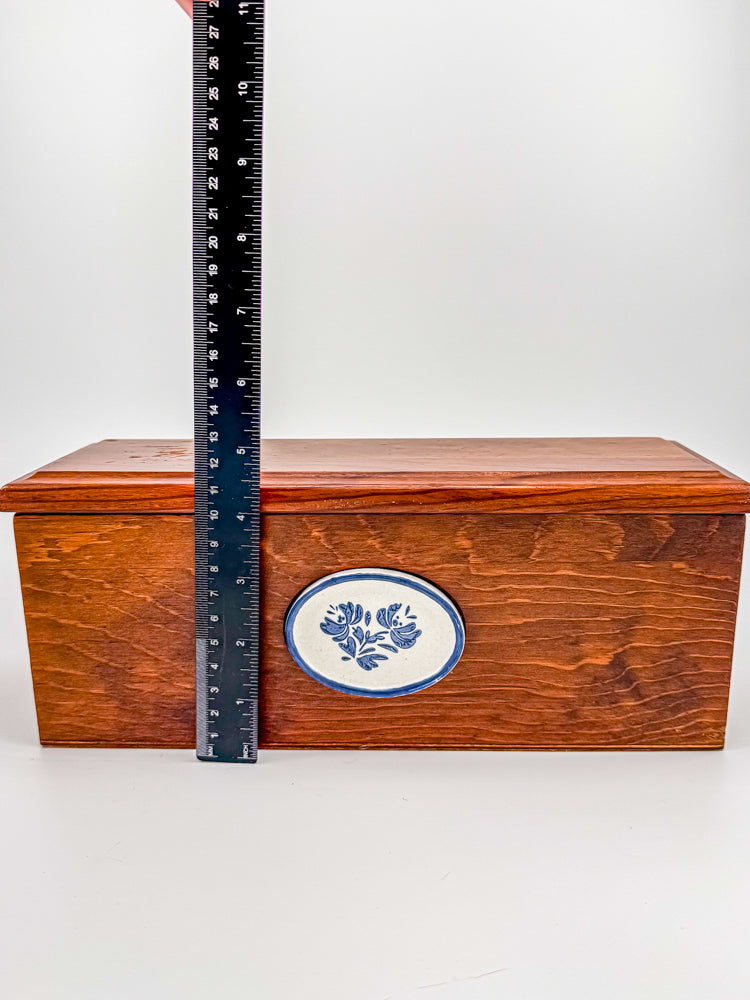 Vintage Pfaltzgraff Yorktowne Wood Double Recipe Box with Ceramic Medallion