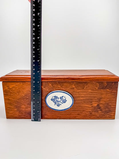 Vintage Pfaltzgraff Yorktowne Wood Double Recipe Box with Ceramic Medallion